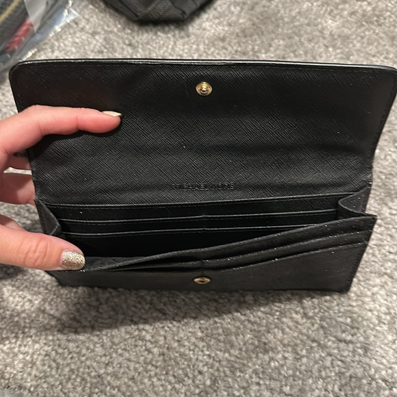 Michael Kors - Glitter Black Wallet - Picture 4 of 9